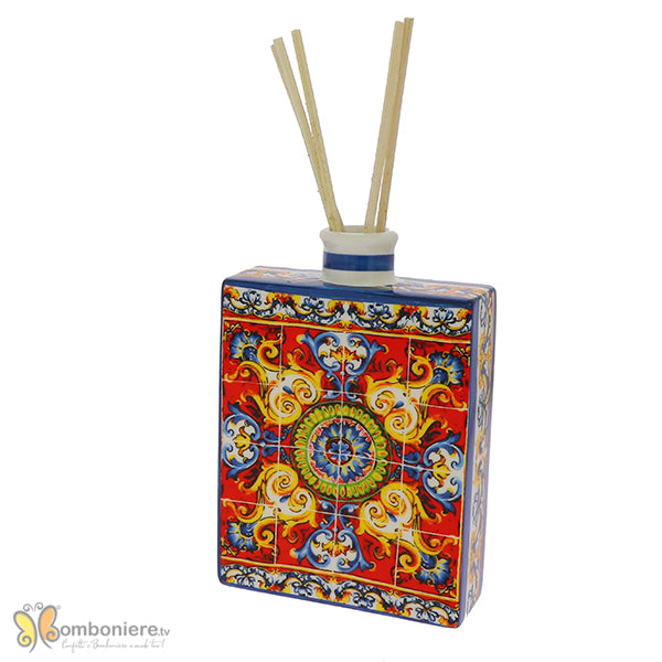 Bomboniera diffusore bottiglia Nicarè con decoro blu e rosso