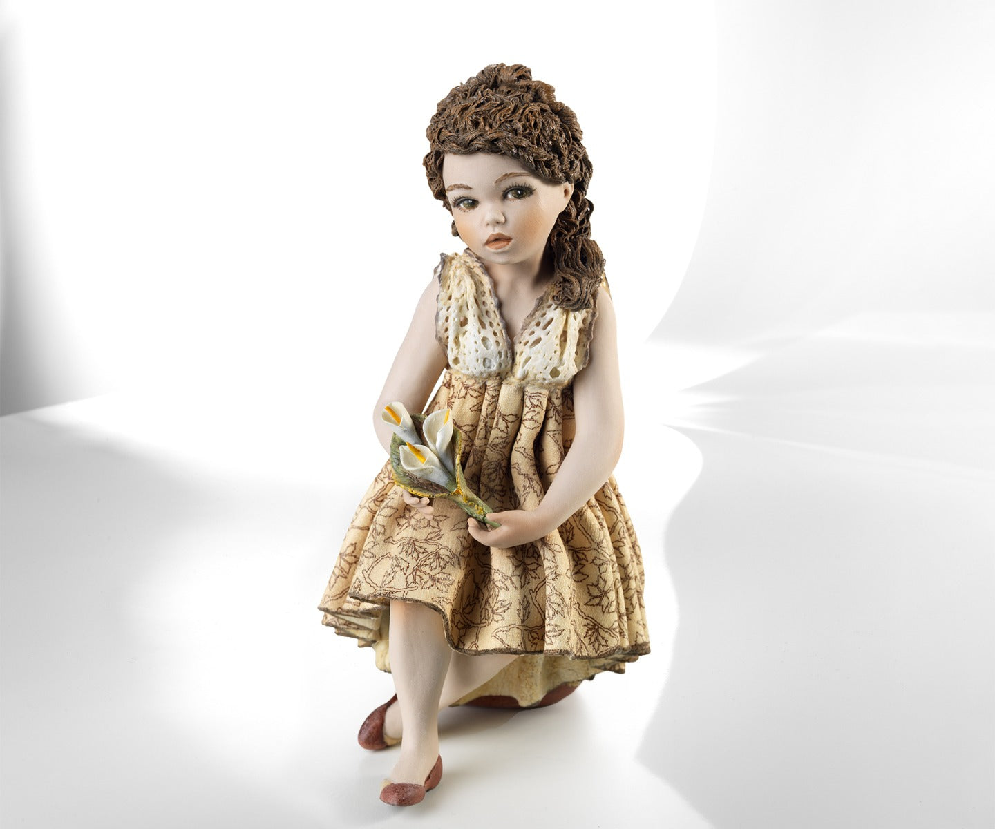 Isa - Bambola in porcellana della linea Sibania