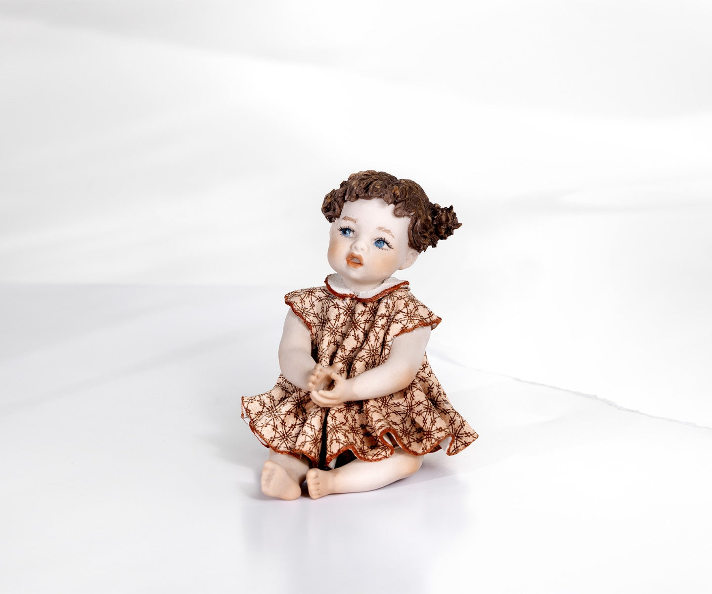 Molly - Bambola in porcellana della linea Sibania